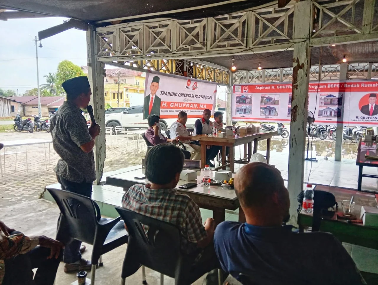 Guru MAN dan Anggota DPR RI H Ghufran