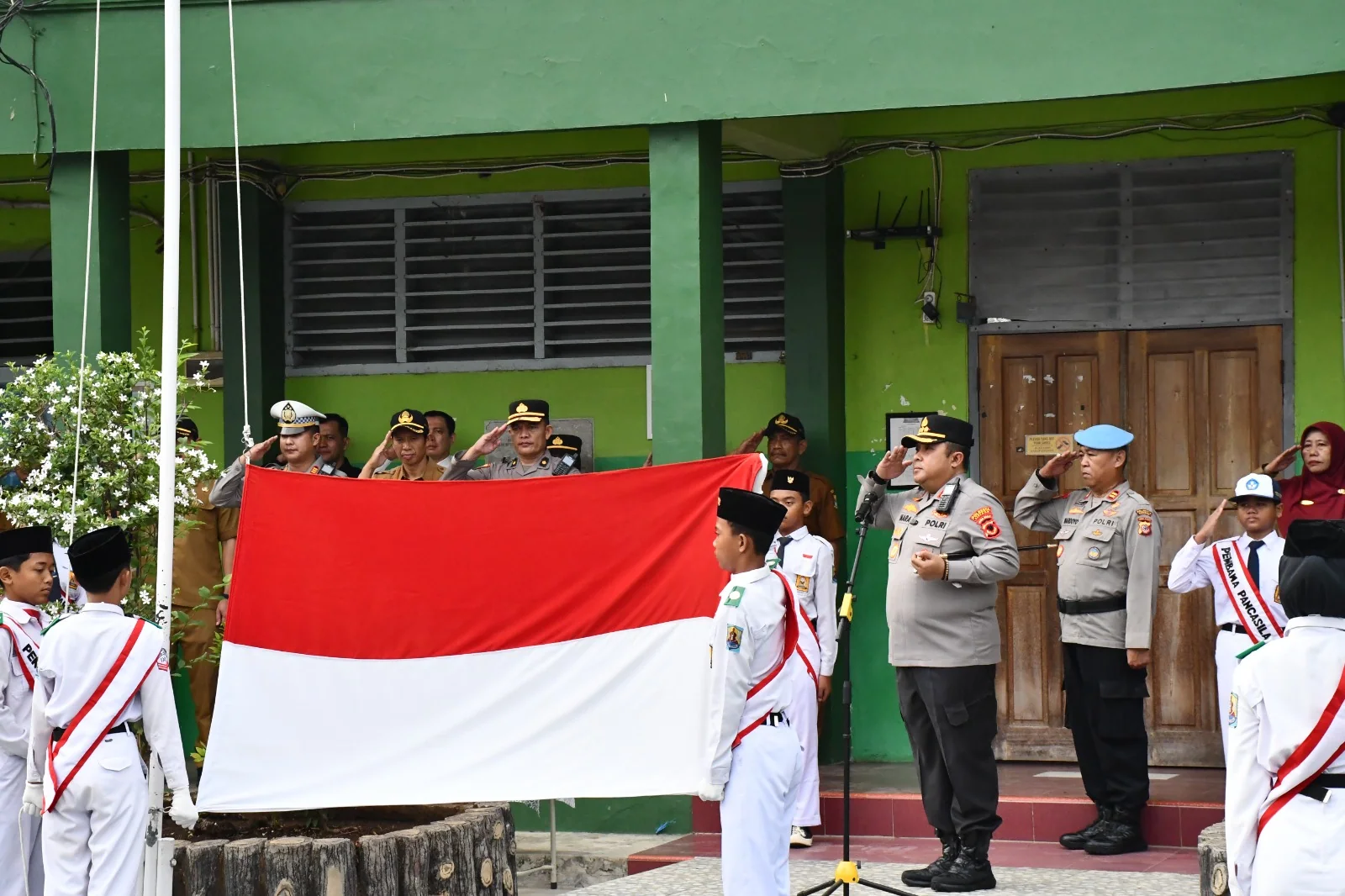 Kapolresta cirebon di smpn 1 sumber