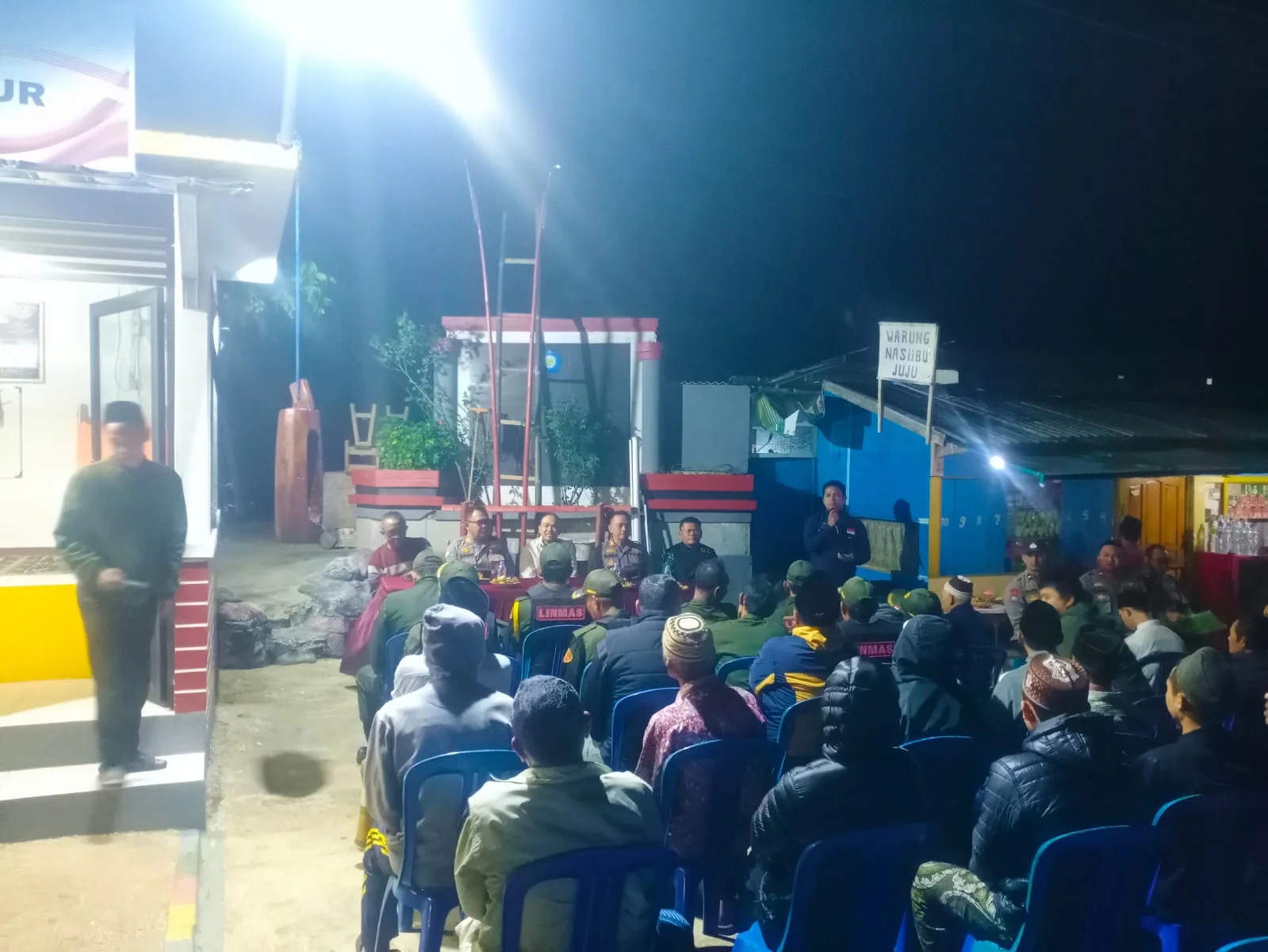 Polsekciawigebang, polsek Darma dan warga
