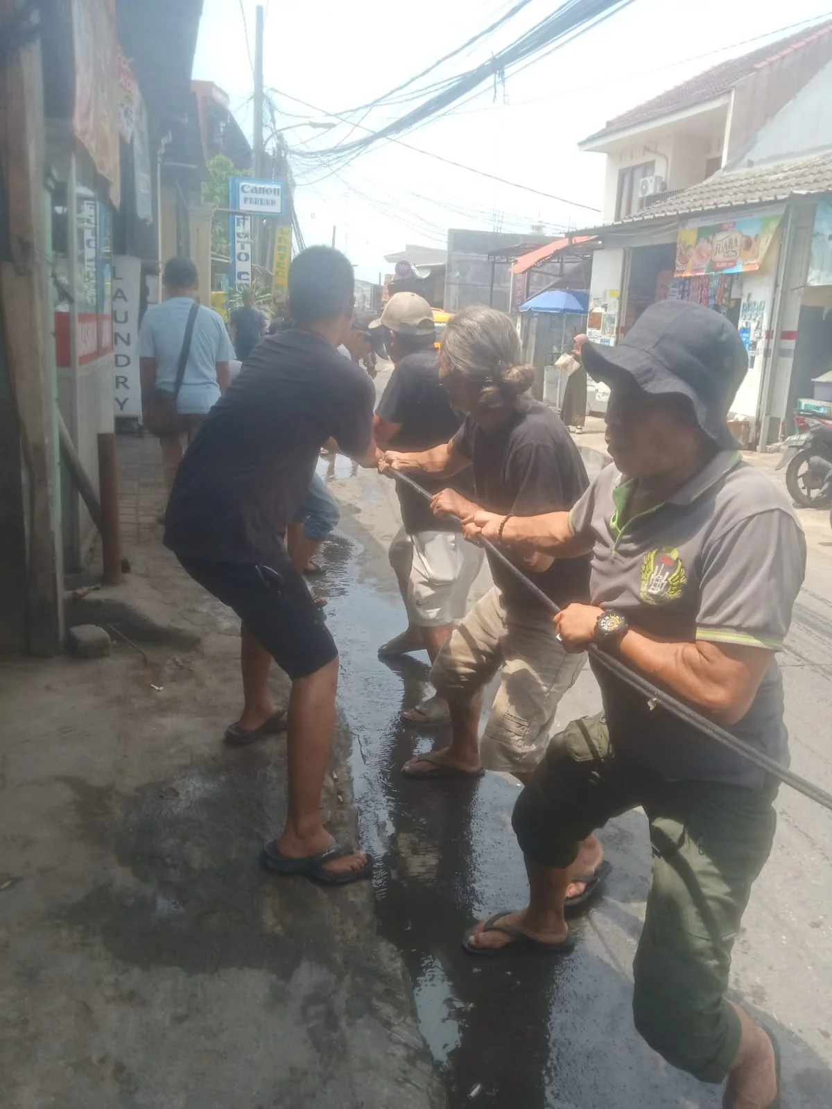 Warga karang timur